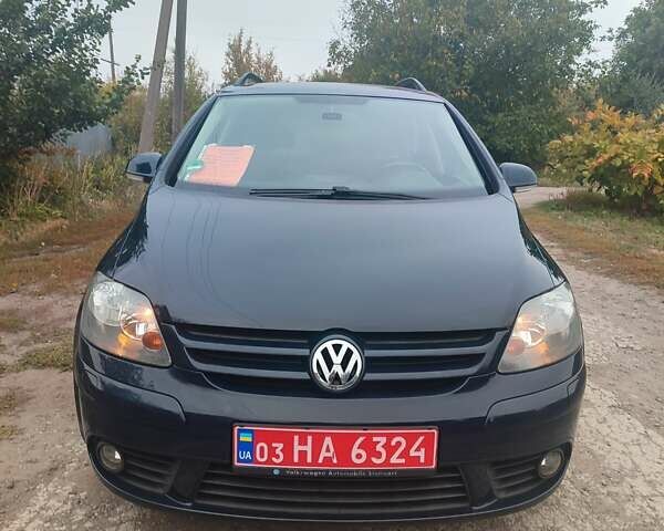 Синий Фольксваген Гольф, объемом двигателя 1.6 л и пробегом 219 тыс. км за 6800 $, фото 1 на Automoto.ua