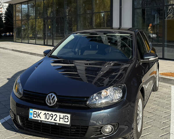 Синий Фольксваген Гольф, объемом двигателя 1.6 л и пробегом 263 тыс. км за 8100 $, фото 1 на Automoto.ua