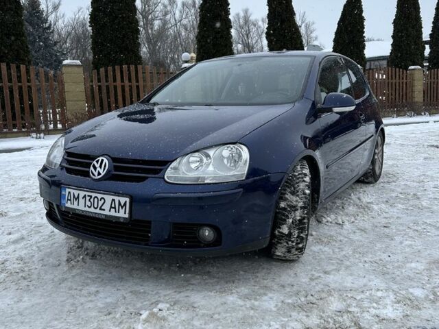 Синий Фольксваген Гольф, объемом двигателя 1.6 л и пробегом 197 тыс. км за 5100 $, фото 1 на Automoto.ua