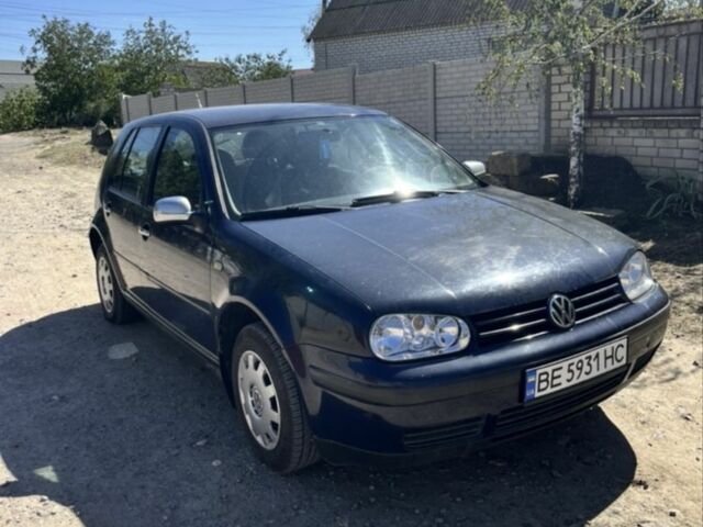 Синий Фольксваген Гольф, объемом двигателя 1.4 л и пробегом 400 тыс. км за 3500 $, фото 1 на Automoto.ua