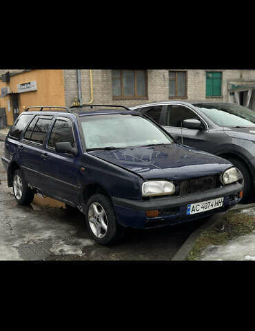 Синий Фольксваген Гольф, объемом двигателя 1.8 л и пробегом 150 тыс. км за 1150 $, фото 1 на Automoto.ua