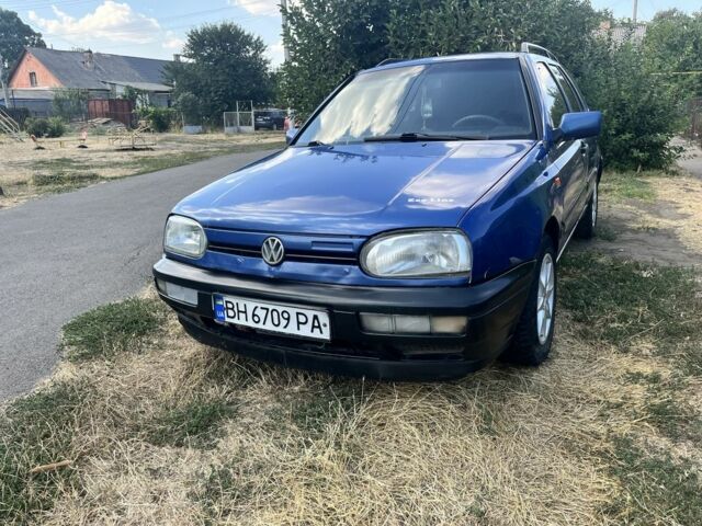 Синий Фольксваген Гольф, объемом двигателя 1.8 л и пробегом 300 тыс. км за 2100 $, фото 1 на Automoto.ua