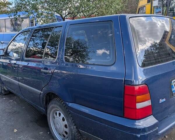 Синий Фольксваген Гольф, объемом двигателя 1.9 л и пробегом 300 тыс. км за 2500 $, фото 1 на Automoto.ua