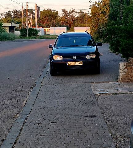 Синий Фольксваген Гольф, объемом двигателя 1.6 л и пробегом 342 тыс. км за 3500 $, фото 1 на Automoto.ua