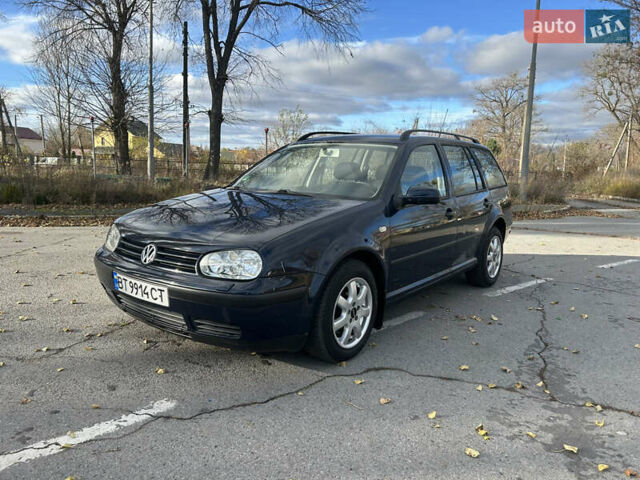 Синий Фольксваген Гольф, объемом двигателя 1.39 л и пробегом 273 тыс. км за 3850 $, фото 1 на Automoto.ua