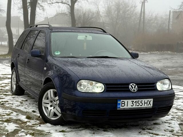 Синий Фольксваген Гольф, объемом двигателя 1.6 л и пробегом 218 тыс. км за 4200 $, фото 1 на Automoto.ua