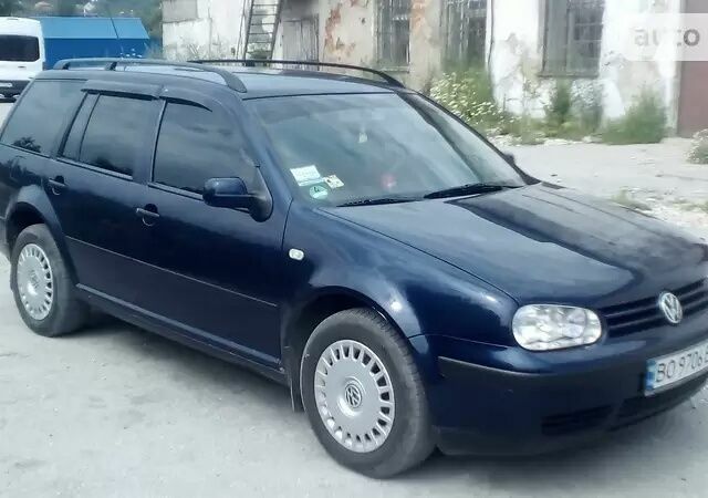 Синий Фольксваген Гольф, объемом двигателя 1.4 л и пробегом 400 тыс. км за 3500 $, фото 1 на Automoto.ua