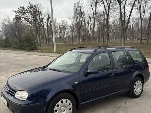 Синий Фольксваген Гольф, объемом двигателя 1.4 л и пробегом 250 тыс. км за 3700 $, фото 1 на Automoto.ua