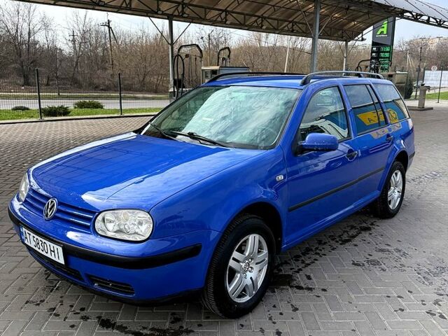 Синий Фольксваген Гольф, объемом двигателя 1.6 л и пробегом 240 тыс. км за 3750 $, фото 1 на Automoto.ua