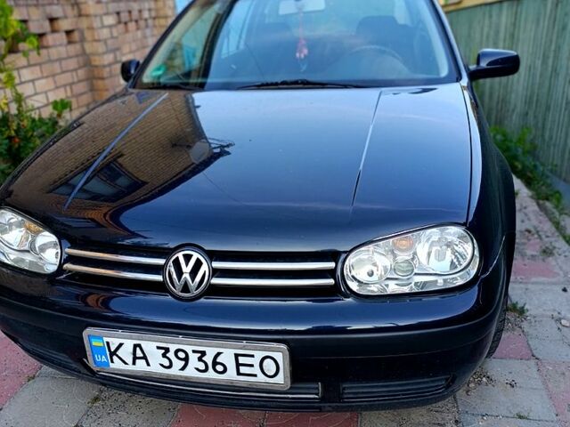 Синий Фольксваген Гольф, объемом двигателя 1.6 л и пробегом 200 тыс. км за 4000 $, фото 1 на Automoto.ua