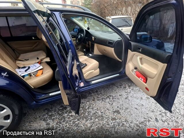 Синий Фольксваген Гольф, объемом двигателя 1.9 л и пробегом 330 тыс. км за 3500 $, фото 1 на Automoto.ua