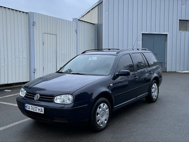 Синий Фольксваген Гольф, объемом двигателя 1.6 л и пробегом 300 тыс. км за 3799 $, фото 1 на Automoto.ua