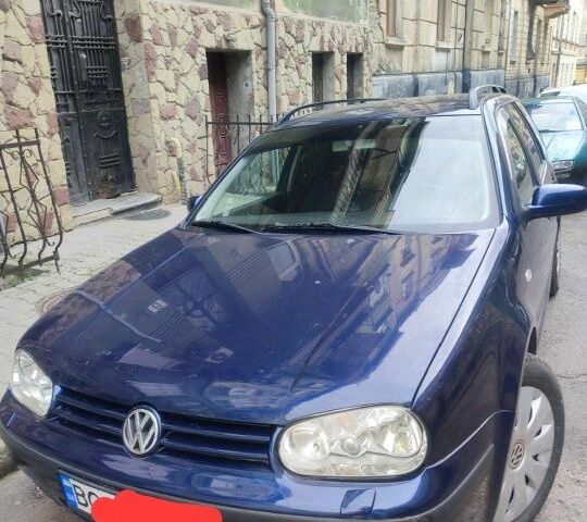 Синий Фольксваген Гольф, объемом двигателя 1 л и пробегом 238 тыс. км за 4000 $, фото 1 на Automoto.ua