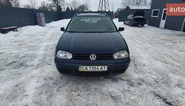 Синий Фольксваген Гольф, объемом двигателя 1.6 л и пробегом 323 тыс. км за 3600 $, фото 1 на Automoto.ua