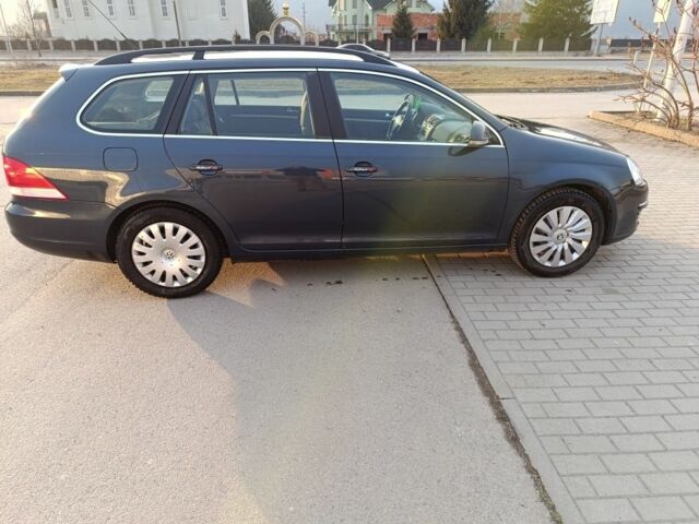 Синий Фольксваген Гольф, объемом двигателя 1.6 л и пробегом 301 тыс. км за 5500 $, фото 1 на Automoto.ua