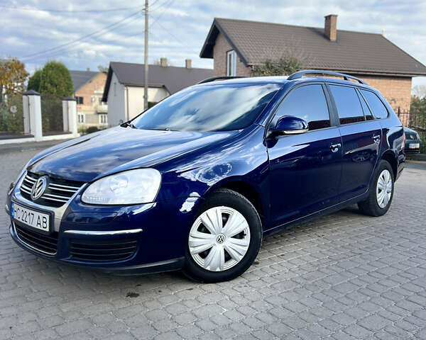 Синий Фольксваген Гольф, объемом двигателя 1.6 л и пробегом 272 тыс. км за 5600 $, фото 1 на Automoto.ua