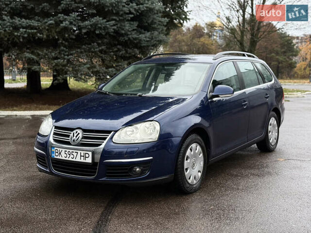 Синий Фольксваген Гольф, объемом двигателя 1.6 л и пробегом 318 тыс. км за 5150 $, фото 1 на Automoto.ua