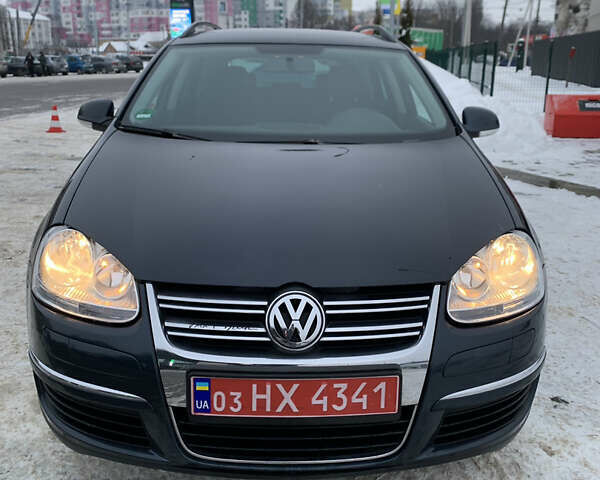 Синий Фольксваген Гольф, объемом двигателя 1.6 л и пробегом 194 тыс. км за 6500 $, фото 1 на Automoto.ua