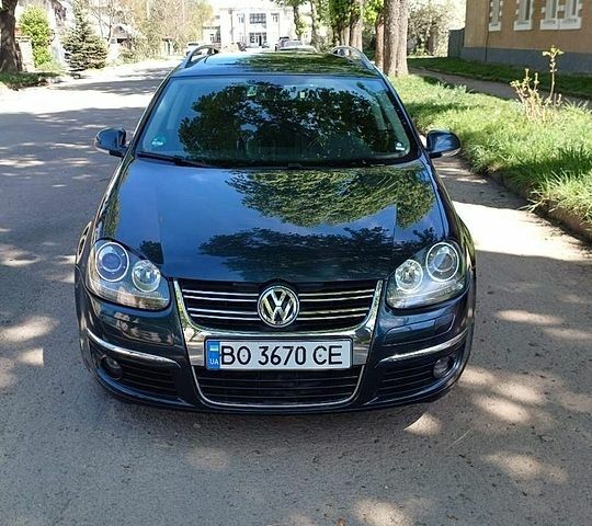 Синий Фольксваген Гольф, объемом двигателя 1.39 л и пробегом 400 тыс. км за 5200 $, фото 1 на Automoto.ua