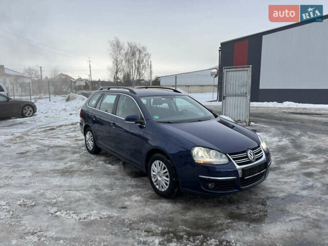 Синий Фольксваген Гольф, объемом двигателя 1.4 л и пробегом 211 тыс. км за 6800 $, фото 1 на Automoto.ua
