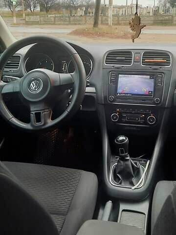 Синий Фольксваген Гольф, объемом двигателя 1.6 л и пробегом 280 тыс. км за 8000 $, фото 1 на Automoto.ua