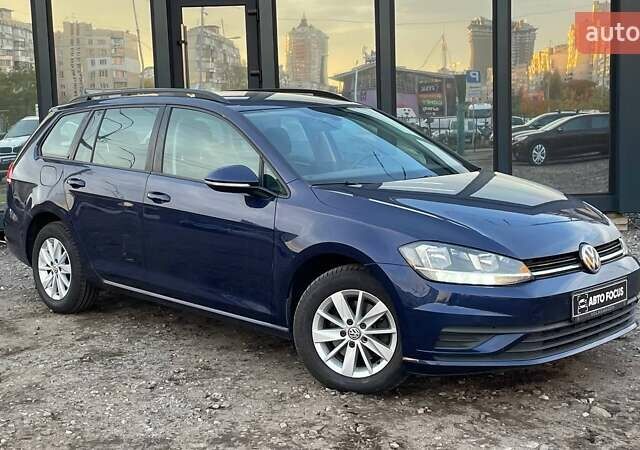 Синий Фольксваген Гольф, объемом двигателя 1.6 л и пробегом 239 тыс. км за 12990 $, фото 1 на Automoto.ua