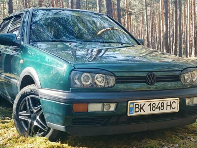 Зеленый Фольксваген Гольф, объемом двигателя 1.78 л и пробегом 250 тыс. км за 3100 $, фото 1 на Automoto.ua