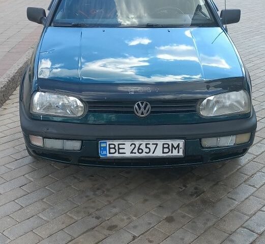 Зеленый Фольксваген Гольф, объемом двигателя 1.4 л и пробегом 300 тыс. км за 2000 $, фото 1 на Automoto.ua