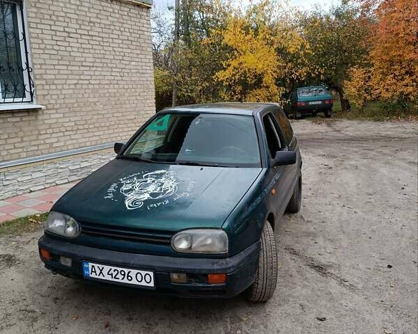 Зеленый Фольксваген Гольф, объемом двигателя 1.4 л и пробегом 246 тыс. км за 2000 $, фото 1 на Automoto.ua