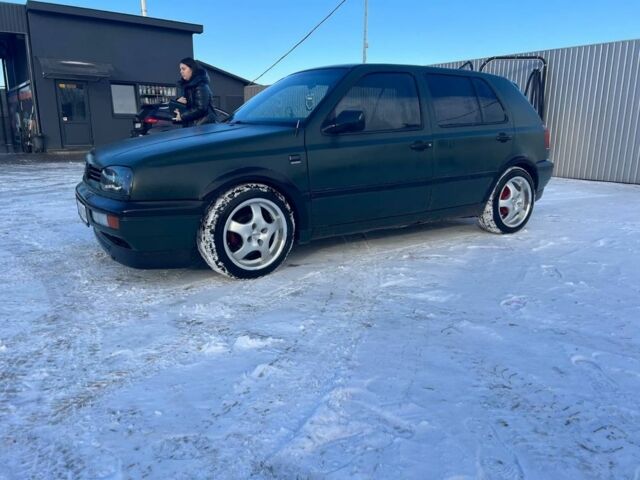 Зелений Фольксваген Гольф, об'ємом двигуна 1.4 л та пробігом 300 тис. км за 2100 $, фото 1 на Automoto.ua