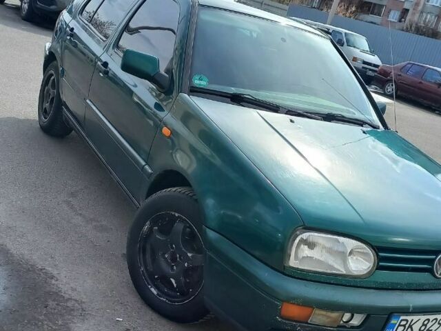 Зелений Фольксваген Гольф, об'ємом двигуна 1.8 л та пробігом 285 тис. км за 2300 $, фото 1 на Automoto.ua