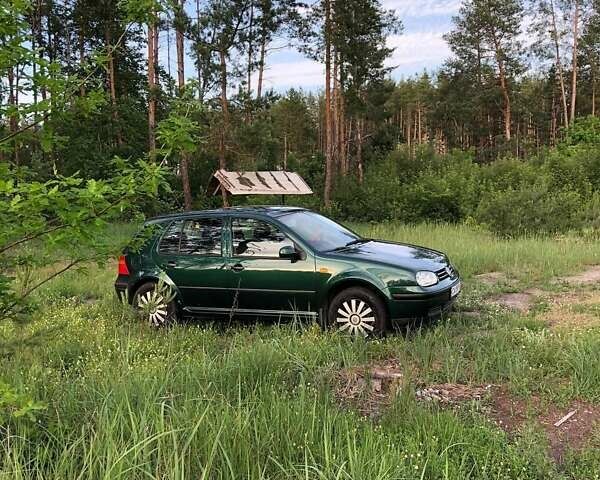 Зеленый Фольксваген Гольф, объемом двигателя 1.4 л и пробегом 326 тыс. км за 3800 $, фото 1 на Automoto.ua