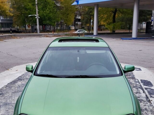 Зеленый Фольксваген Гольф, объемом двигателя 1.4 л и пробегом 200 тыс. км за 2850 $, фото 1 на Automoto.ua