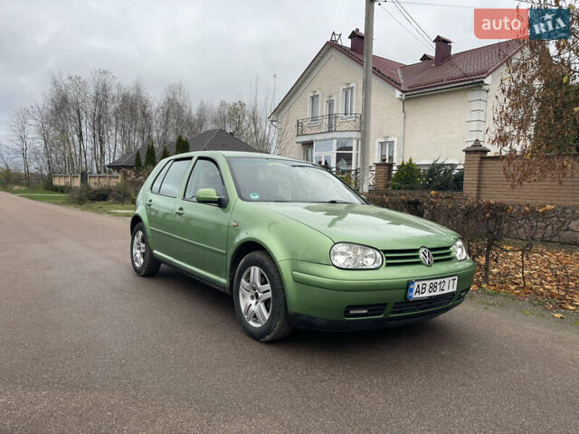 Зеленый Фольксваген Гольф, объемом двигателя 1.6 л и пробегом 210 тыс. км за 4200 $, фото 1 на Automoto.ua