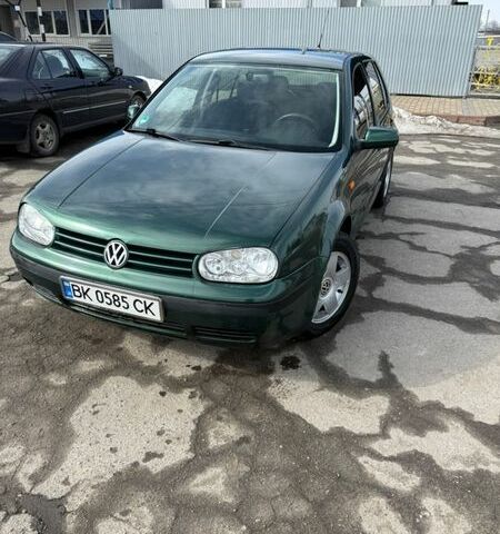 Зеленый Фольксваген Гольф, объемом двигателя 1.39 л и пробегом 240 тыс. км за 3500 $, фото 1 на Automoto.ua