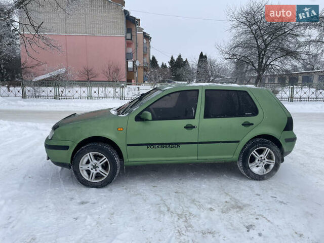 Зеленый Фольксваген Гольф, объемом двигателя 1.6 л и пробегом 244 тыс. км за 2650 $, фото 1 на Automoto.ua
