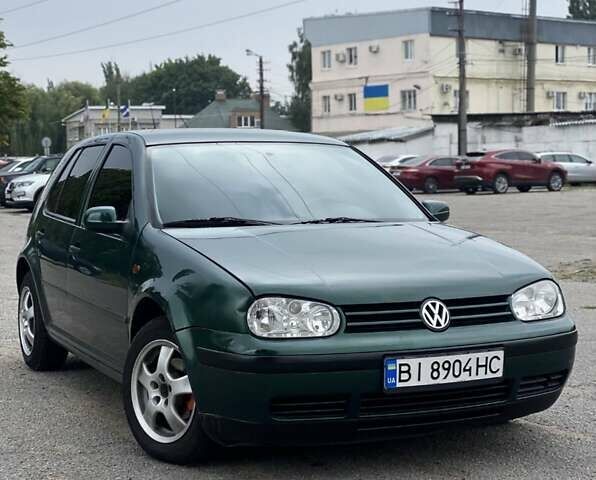 Зеленый Фольксваген Гольф, объемом двигателя 1.39 л и пробегом 220 тыс. км за 3500 $, фото 1 на Automoto.ua