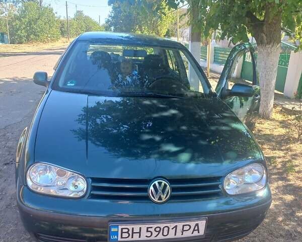 Зеленый Фольксваген Гольф, объемом двигателя 1.6 л и пробегом 300 тыс. км за 4099 $, фото 1 на Automoto.ua