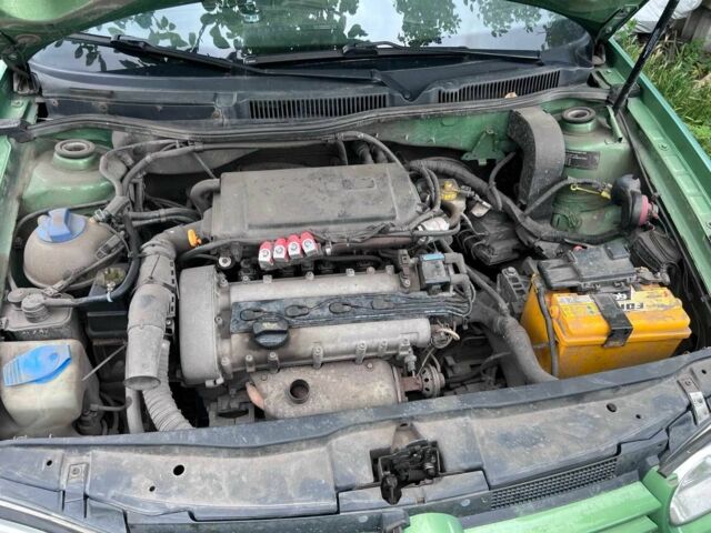 Зеленый Фольксваген Гольф, объемом двигателя 1.4 л и пробегом 330 тыс. км за 3075 $, фото 1 на Automoto.ua