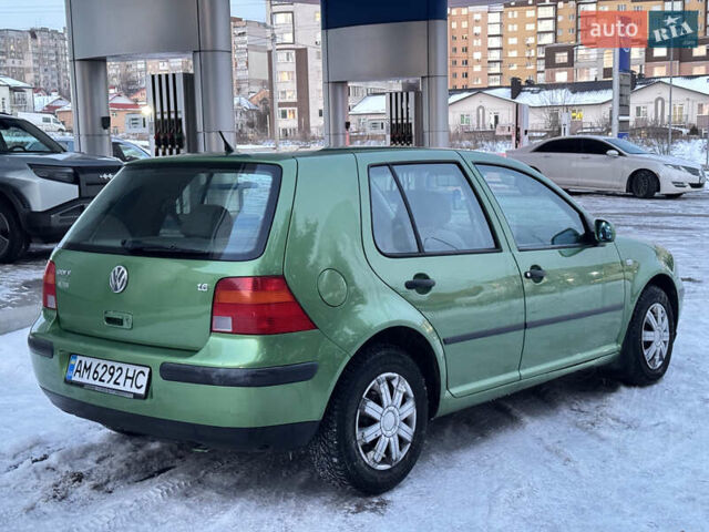 Зеленый Фольксваген Гольф, объемом двигателя 1.6 л и пробегом 243 тыс. км за 3950 $, фото 1 на Automoto.ua