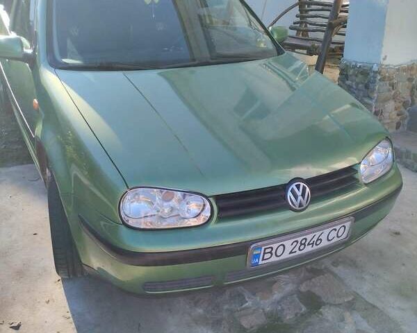 Зеленый Фольксваген Гольф, объемом двигателя 1.6 л и пробегом 198 тыс. км за 3550 $, фото 1 на Automoto.ua