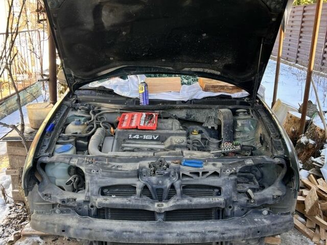 Зелений Фольксваген Гольф, об'ємом двигуна 1.4 л та пробігом 223 тис. км за 1000 $, фото 1 на Automoto.ua