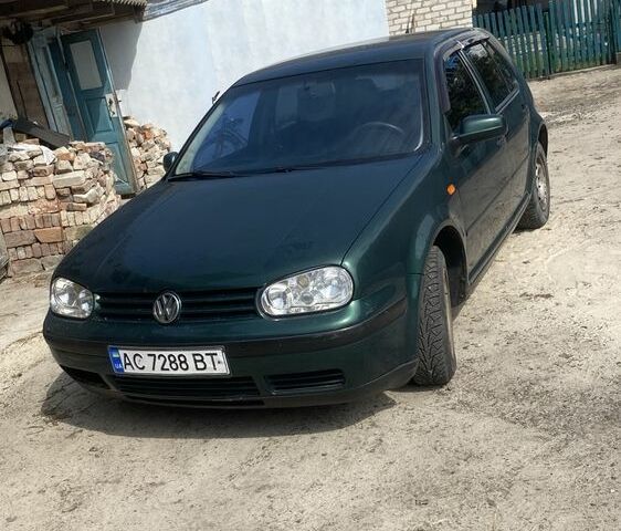 Зеленый Фольксваген Гольф, объемом двигателя 1.4 л и пробегом 300 тыс. км за 2650 $, фото 1 на Automoto.ua