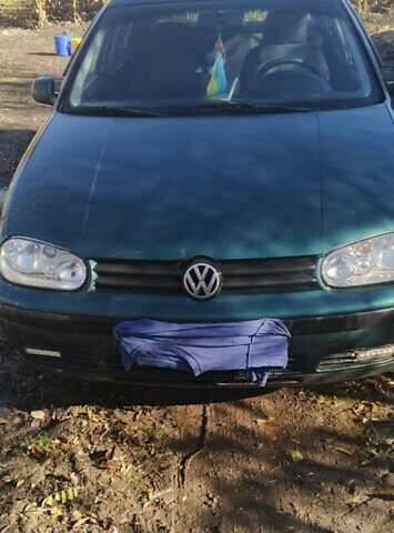 Зеленый Фольксваген Гольф, объемом двигателя 1.6 л и пробегом 400 тыс. км за 3200 $, фото 1 на Automoto.ua