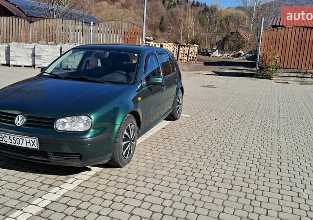 Зеленый Фольксваген Гольф, объемом двигателя 1.39 л и пробегом 227 тыс. км за 3500 $, фото 1 на Automoto.ua