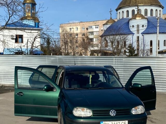 Зелений Фольксваген Гольф, об'ємом двигуна 1.39 л та пробігом 290 тис. км за 3000 $, фото 1 на Automoto.ua
