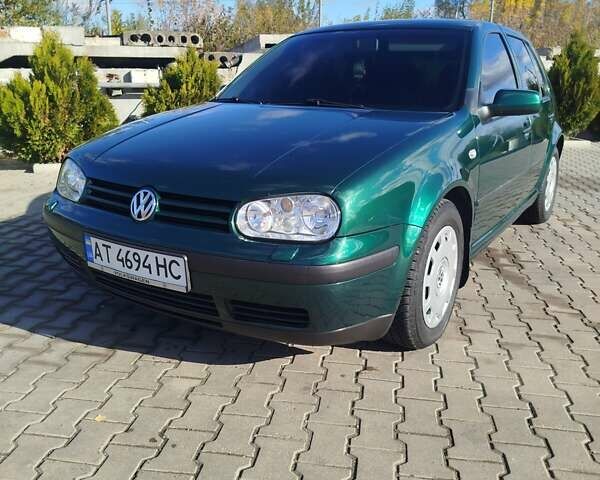 Фольксваген Гольф 2000 в Коломые на Automoto.ua Зеленый Фольксваген Гольф, объемом двигателя 1.6 л и пробегом 307 тыс. км за 4200 $, фото 1 на Automoto.ua