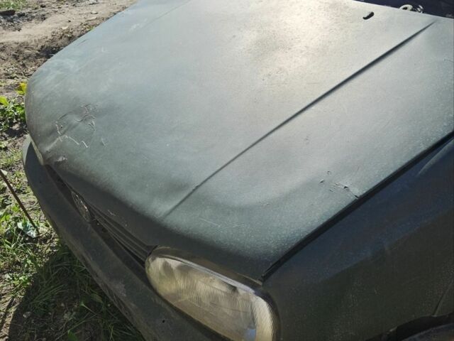 Зеленый Фольксваген Гольф, объемом двигателя 1 л и пробегом 300 тыс. км за 758 $, фото 1 на Automoto.ua