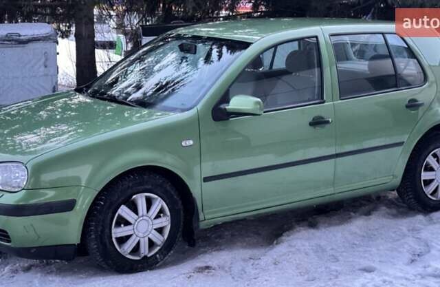 Зеленый Фольксваген Гольф, объемом двигателя 1.6 л и пробегом 245 тыс. км за 4777 $, фото 1 на Automoto.ua