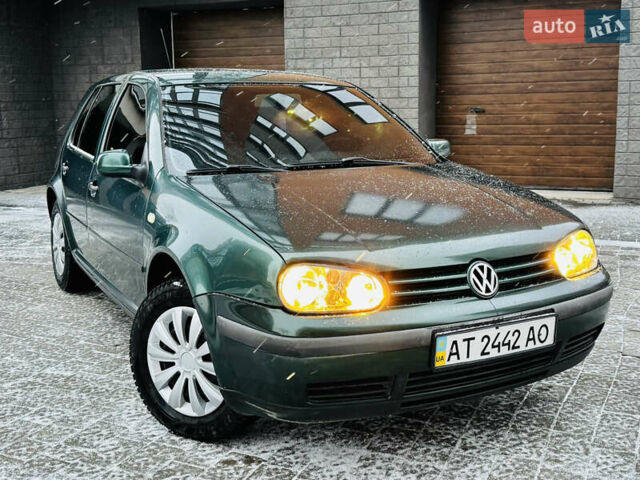 Зеленый Фольксваген Гольф, объемом двигателя 1.39 л и пробегом 300 тыс. км за 2950 $, фото 1 на Automoto.ua